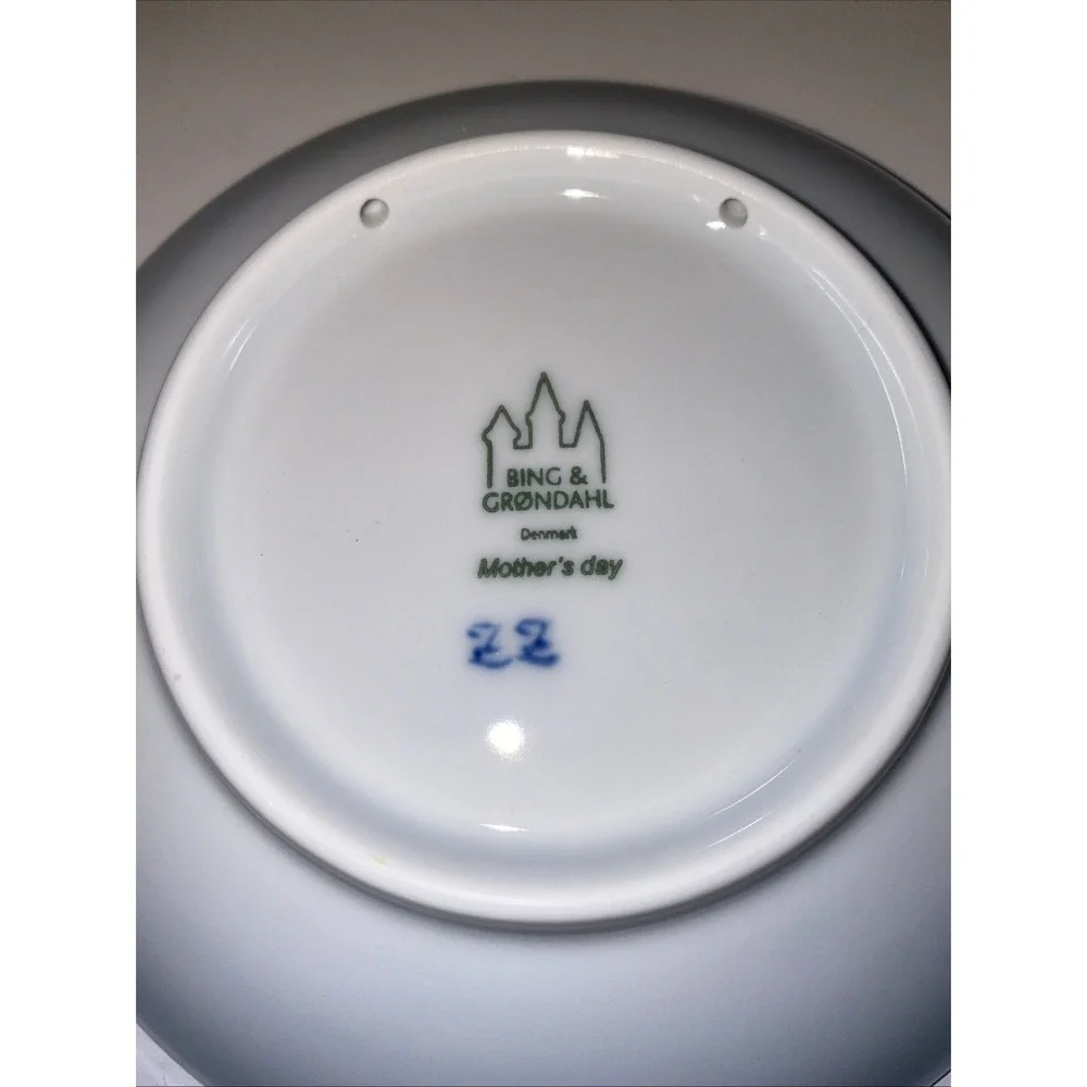 Bing & Grondahl Denmark Mother's Day Plate 2009 Giraffe & Calf